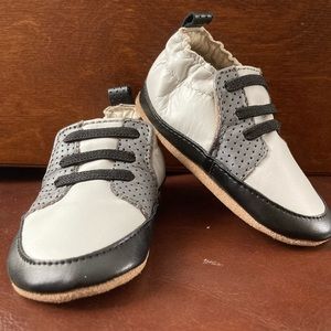Robeez leather soft sole baby shoes